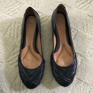 COMFY Black Flat by Nuture